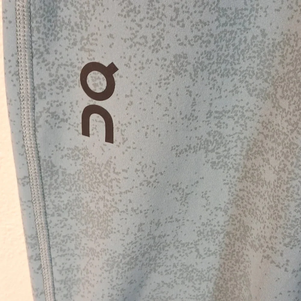On Running Women's 7/8 Running Tights size XS or Small